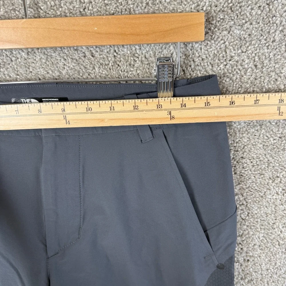 The North Face Mens Gray Technical Hiking Shorts Size 30 Zip Cargo‎ Pocket